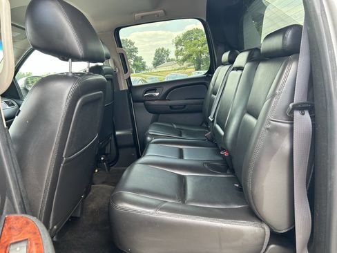 Used 2011 Chevrolet Avalanche LTZ image 9