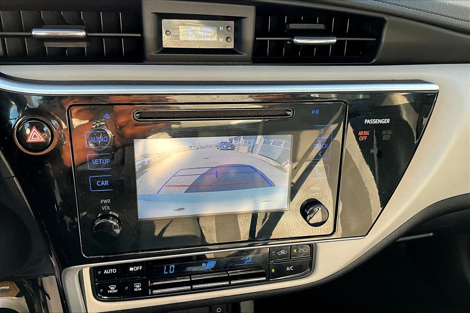 Used 2017 Toyota Corolla LE FWD image 11