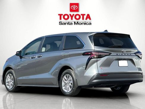 New 2026 Toyota Sienna LE FWD image 5