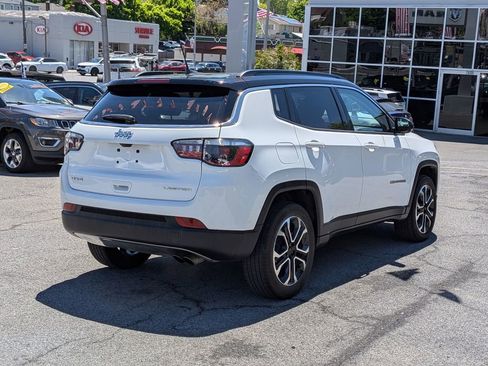 Certified 2022 Jeep Compass Limited w/ Sun and Sound Group AWD/4WD image 6