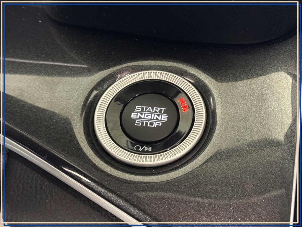 Used 2023 Jeep Grand Cherokee Laredo AWD/4WD image 23