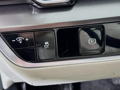 Used 2025 Kia Sportage EX FWD image 21