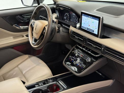 Certified 2022 Lincoln Corsair AWD w/ Premium Package image 10
