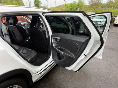 Used 2017 Volvo V60 T5 Cross Country w/ Convenience Package AWD/4WD image 16