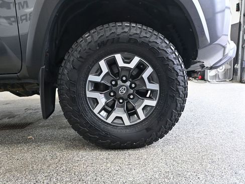 Used 2021 Toyota Tacoma TRD Off-Road w/ Technology Package AWD/4WD image 16
