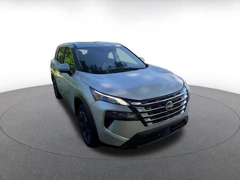 Used 2025 Nissan Rogue SV AWD/4WD image 3