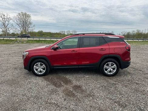 Used 2023 GMC Terrain SLE w/ Driver Convenience Package FWD image 2