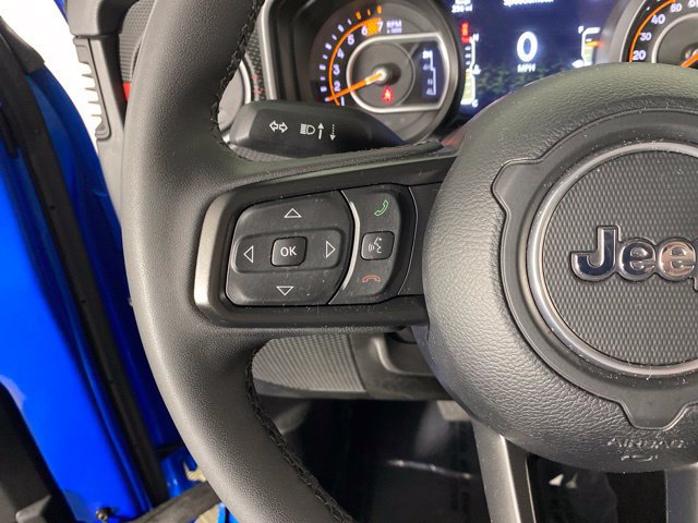 Used 2025 Jeep Wrangler Unlimited Rubicon w/ Convenience Group AWD/4WD image 23