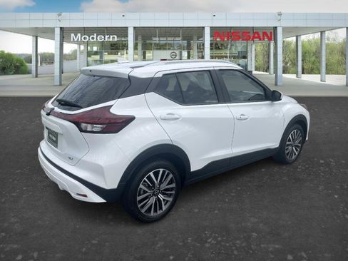 Certified 2024 Nissan Kicks SV image 5