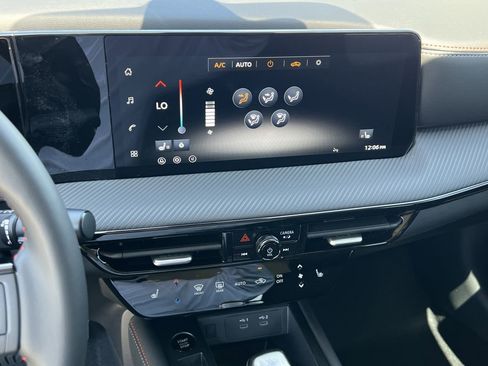 New 2026 Nissan Kicks SR AWD/4WD image 10