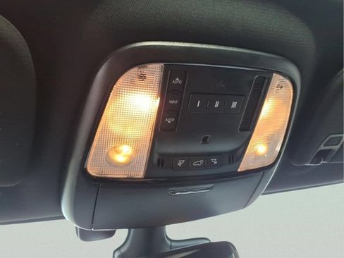 Used 2024 Dodge Durango GT RWD image 28