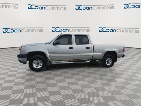 Used 2005 Chevrolet Silverado 2500 LT w/ Heavy-Duty Power Package image 5