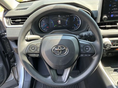 Used 2025 Toyota RAV4 XLE AWD/4WD image 18