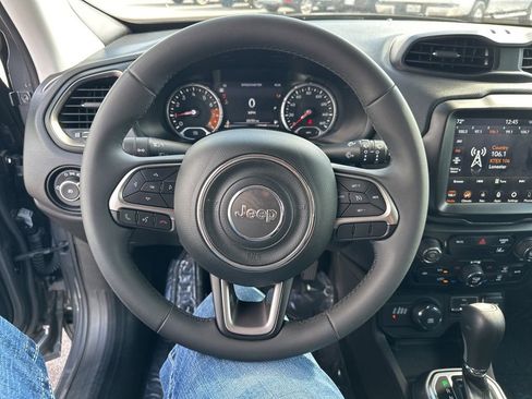 Used 2022 Jeep Renegade Latitude image 17