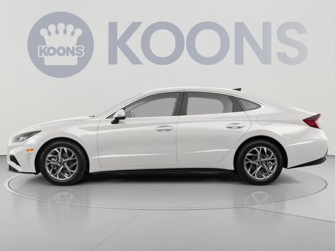 Used 2022 Hyundai Sonata SEL w/ Preferred Accessory Package FWD image 2