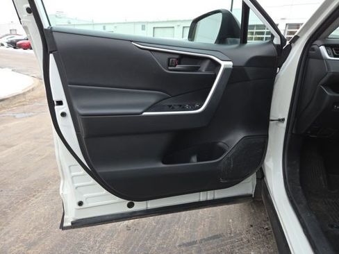 Used 2022 Toyota RAV4 LE image 10