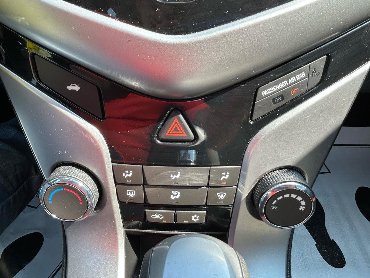 Used 2015 Chevrolet Cruze LT FWD image 25