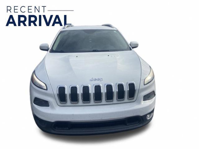 Used 2016 Jeep Cherokee Latitude w/ Safety/Convenience Group FWD image 2