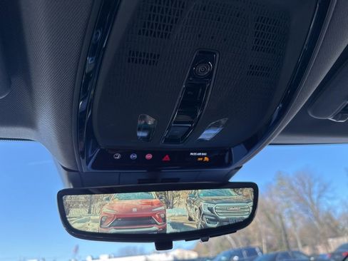 Used 2025 Cadillac Optiq Sport 2 image 37