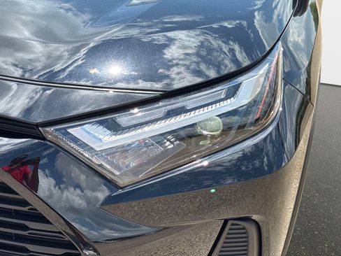 Used 2025 Toyota RAV4 LE FWD image 5