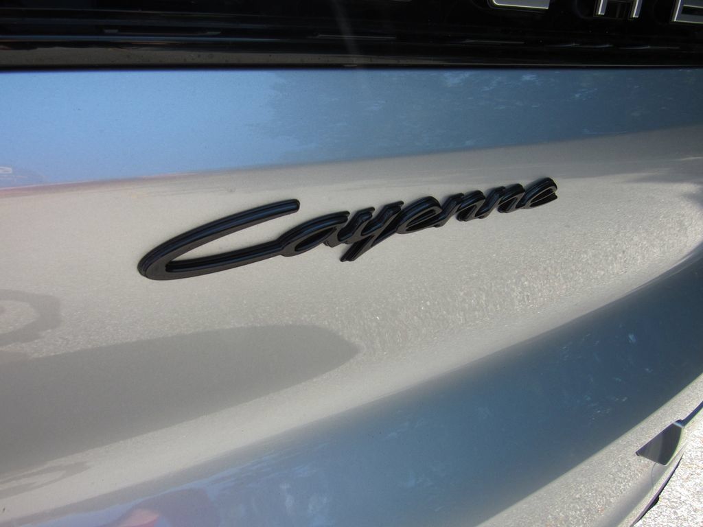 Certified 2025 Porsche Cayenne E-Hybrid AWD/4WD image 13