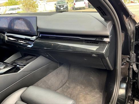 Used 2024 BMW 530i image 17