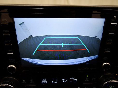 Used 2022 Toyota Highlander XLE image 25