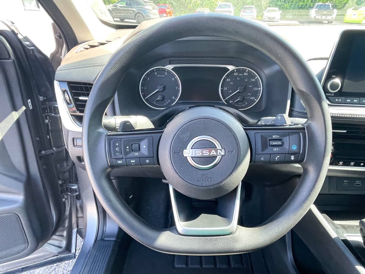Used 2022 Nissan Rogue SV FWD image 11