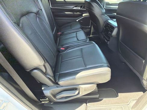 Used 2024 Jeep Wagoneer Series II w/ Flexible Seating Group RWD image 15