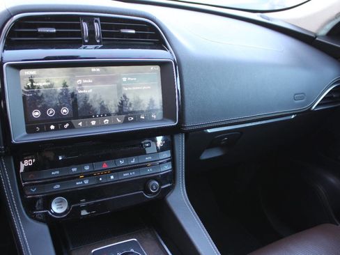 Used 2018 Jaguar F-PACE S AWD/4WD image 20