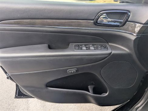 Used 2020 Jeep Grand Cherokee Overland image 25