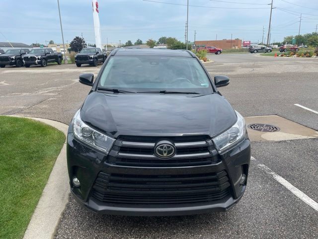 Used 2018 Toyota Highlander SE AWD/4WD image 3