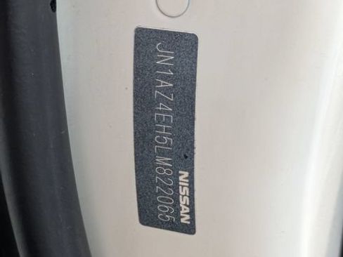 Used 2020 Nissan 370Z NISMO RWD image 25