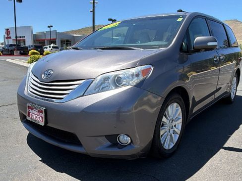 Used 2014 Toyota Sienna Limited w/ Limited Premium Package AWD/4WD image 4