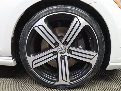 Used 2016 Volkswagen Golf R 4-Door image 7