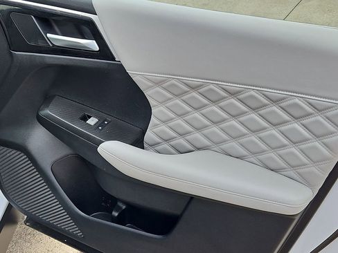 Used 2024 Mitsubishi Outlander SEL image 34