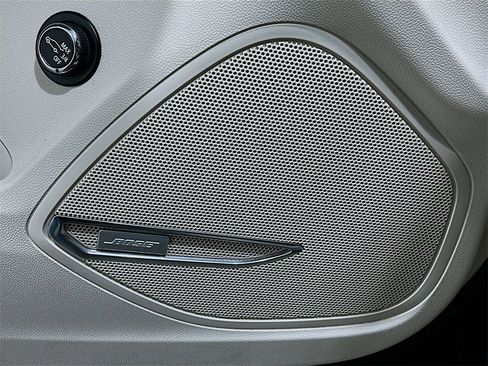 Used 2022 Buick Envision Avenir w/ Technology Package II image 18