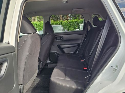 Used 2024 Nissan Rogue S AWD/4WD image 19