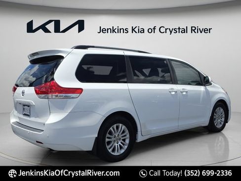 Used 2011 Toyota Sienna XLE w/ XLE Navigation Pkg FWD image 5