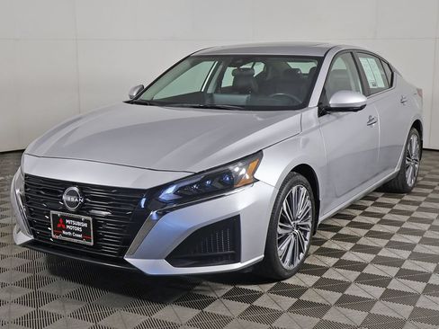 Used 2024 Nissan Altima 2.5 SL AWD/4WD image 10