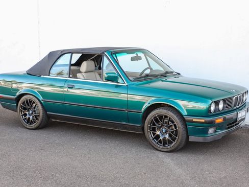 Used 1992 BMW 325i Convertible RWD image 42