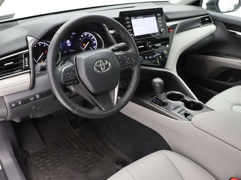 Used 2024 Toyota Camry SE image 14