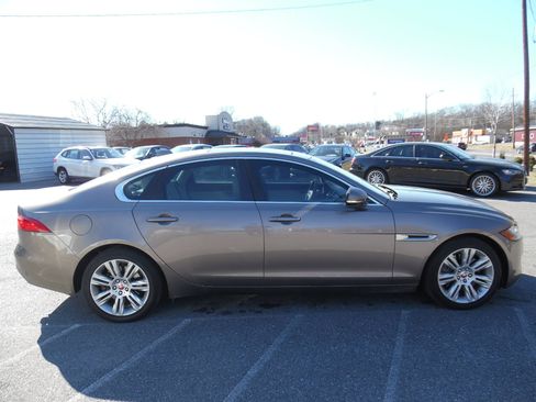 Used 2017 Jaguar XF Premium image 6