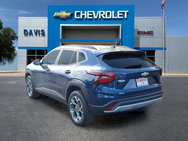 Used 2024 Chevrolet Trax LT w/ LT Convenience Package FWD image 5