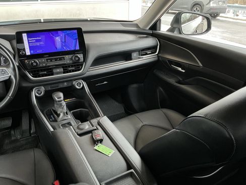 Used 2024 Toyota Grand Highlander XLE image 16