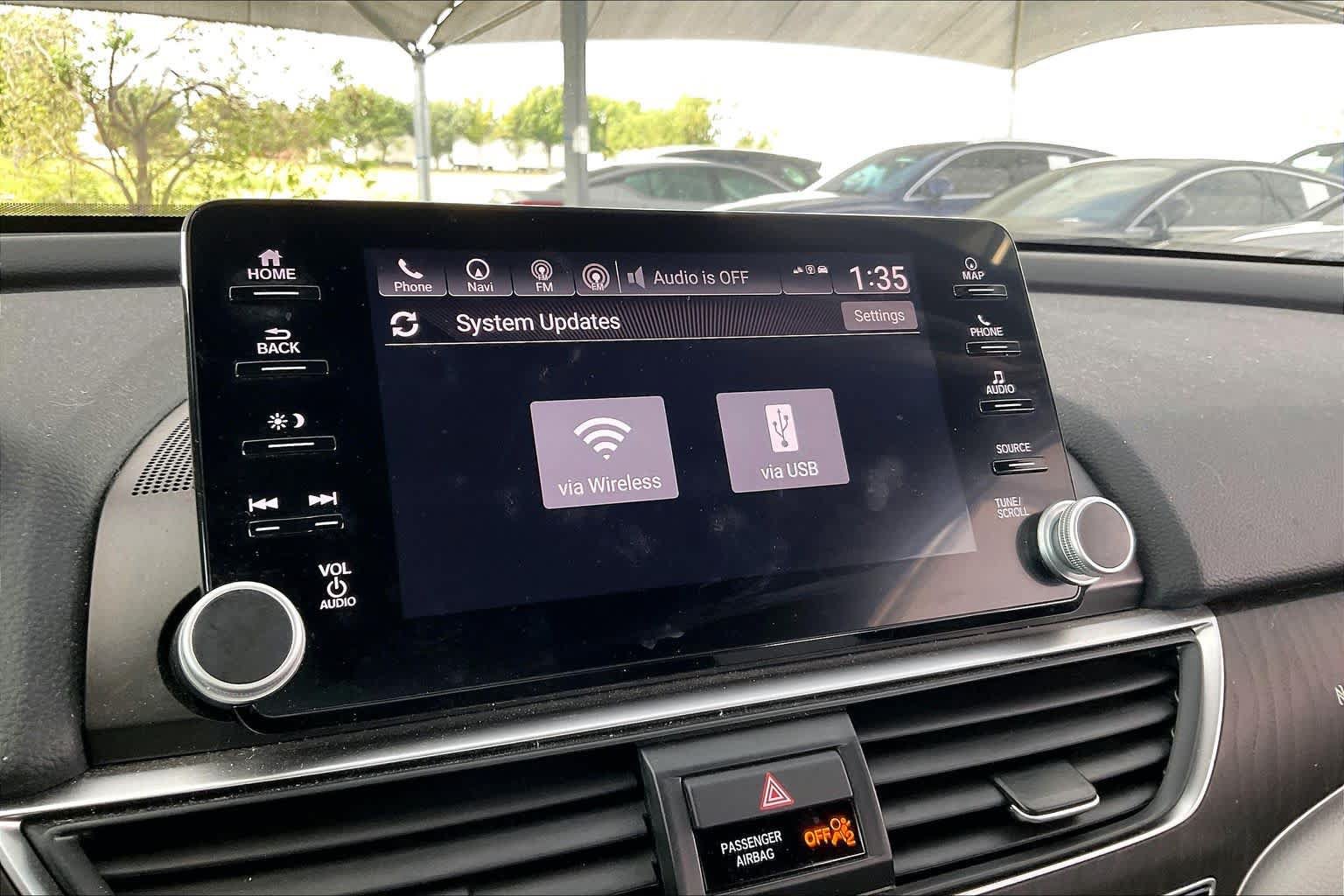Used 2018 Honda Accord Touring image 32