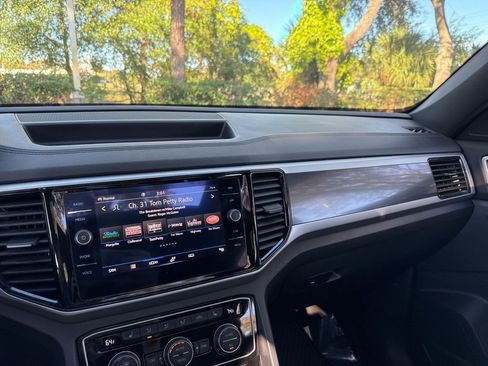 Used 2021 Volkswagen Atlas Cross Sport SEL image 41