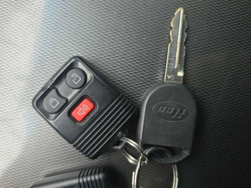 Used 2005 Ford F250 XL image 22