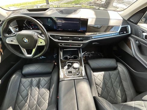 Used 2025 BMW X7 xDrive40i AWD/4WD image 10