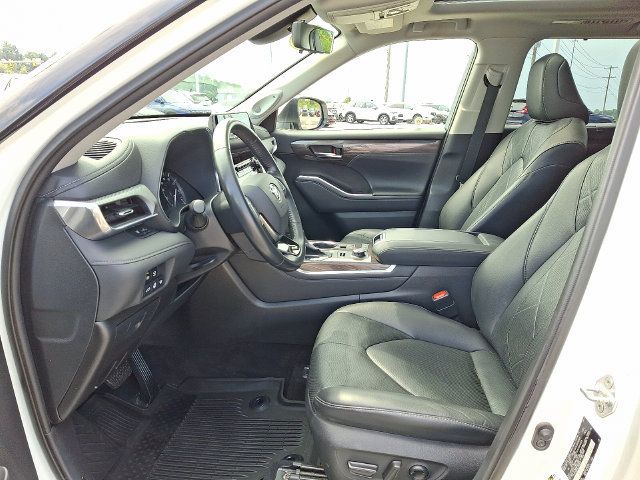 Used 2020 Toyota Highlander Platinum AWD/4WD image 13